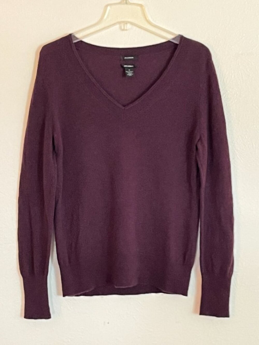 Halogen Women's Purple 100% Cashmere V-Neck Sweater Size M Preppy Quiet Luxury
